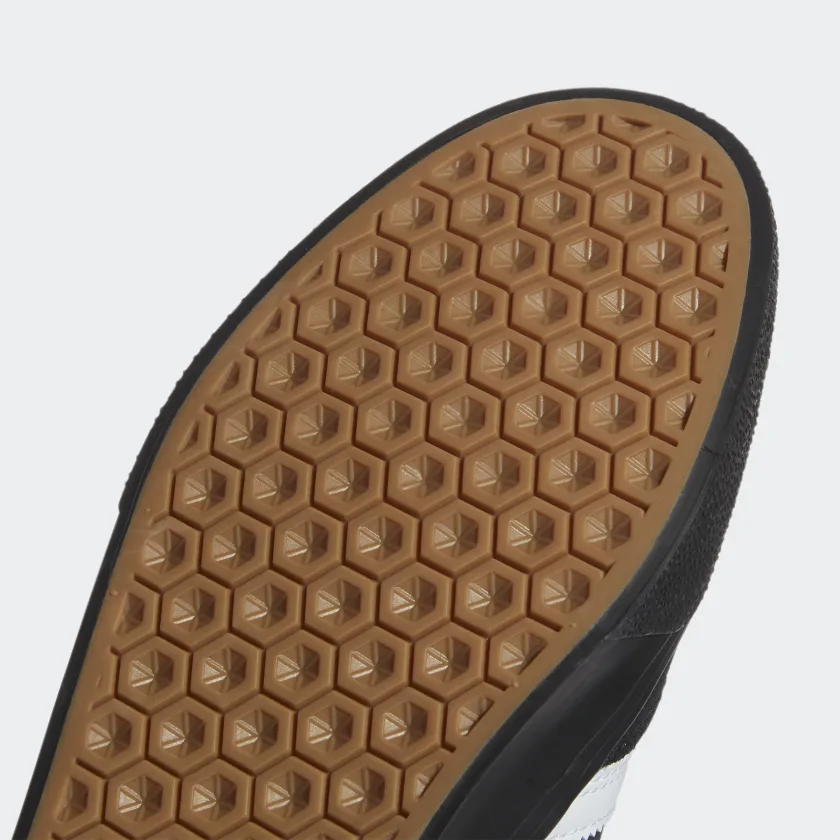 Adidas Busenitz Vulc II schoenen core black / cloud white / gold metallic